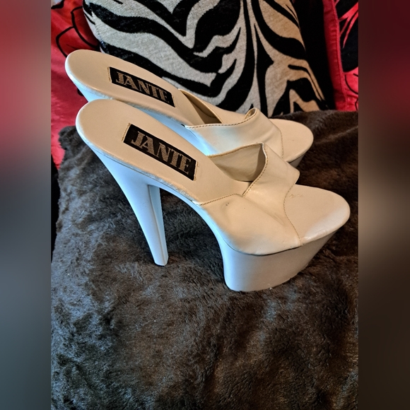Nwot Janie Heels - Picture 3 of 4